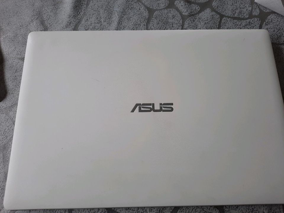 ASUS Notebook in Borken