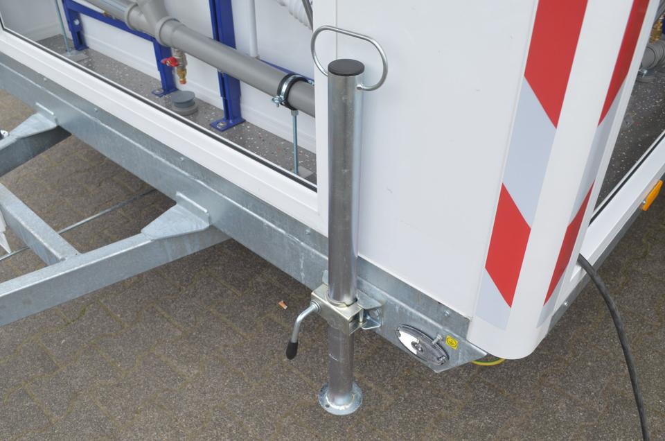 PKW Anhänger NEU 1300 Kg Toilettenwagen 2 Abteile Waschbecken in Bielefeld