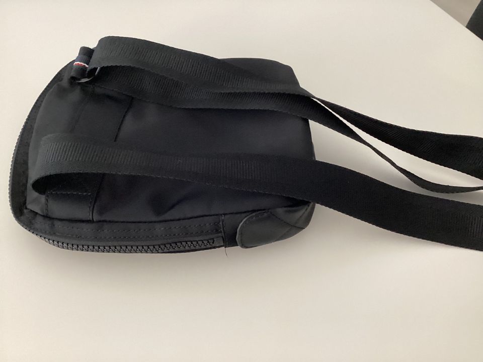 Tommy Hilfiger Umhängetasche Reportertasche Herren Schultertasche in Chemnitz