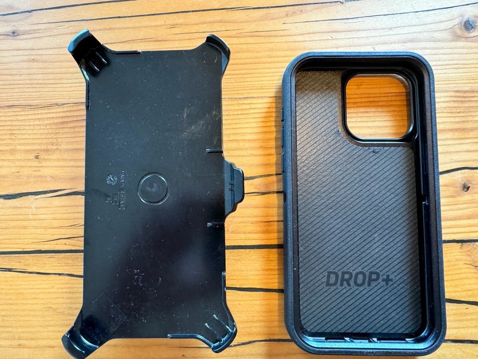 OtterBox iPhone 14 Pro Max case defender Serie in Berlin