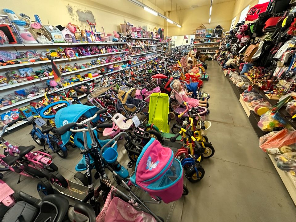 HEUTE MIT TERMIN KINDER SECONDHAND GROSSE AUSWAHL in Bünde