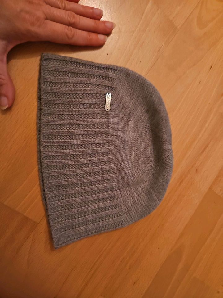 Calvin Klein Mütze grau Winter super in Schwabmünchen