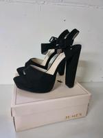 Neu Damen Sandalen Peeptoes schwarz Gr 40 Jumex Riemchen Block Bielefeld - Sennestadt Vorschau