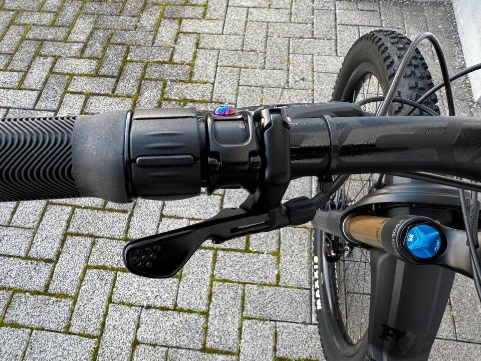 E-Bike Giant Reign E+0 Mullet mit einem 750 Wh Akku. BJ 2022 in Oberotterbach