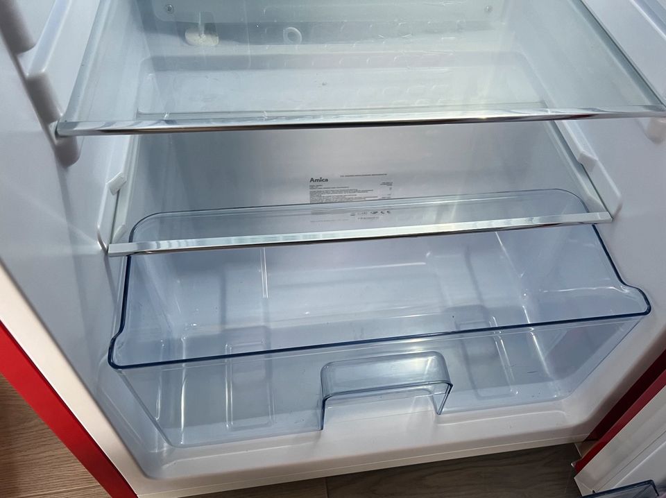 NEU Amica Retro Kühlschrank rot 120l, Neu Kühlschrank rot 120l in Groß Oesingen