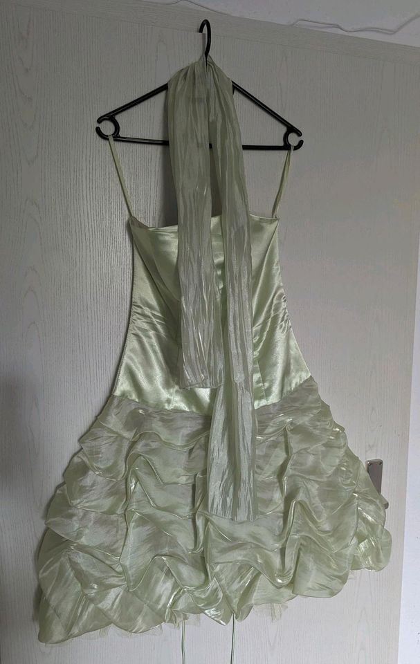 Abendkleid Größe 38 mit Stola in Magdeburg