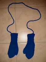 Handschuhe blau selbstgestrickt mit Band ca. Gr. 110 Niedersachsen - Pattensen Vorschau