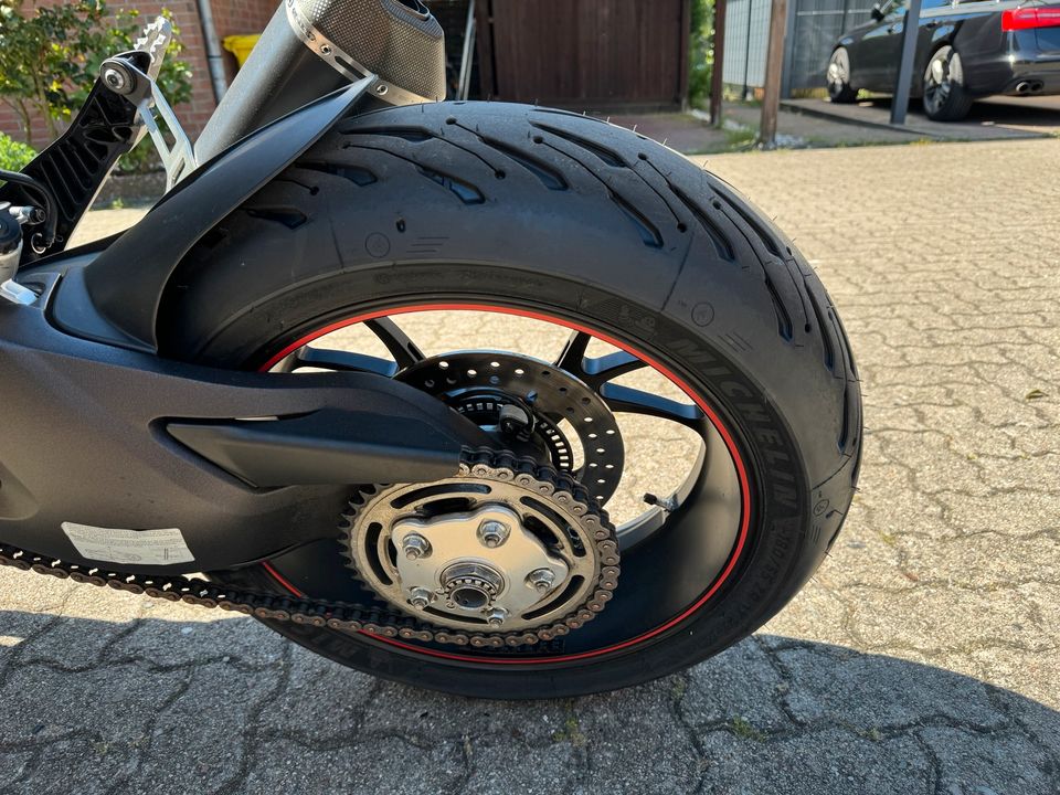 Ducati Hypermotard 939 SP in Hamburg