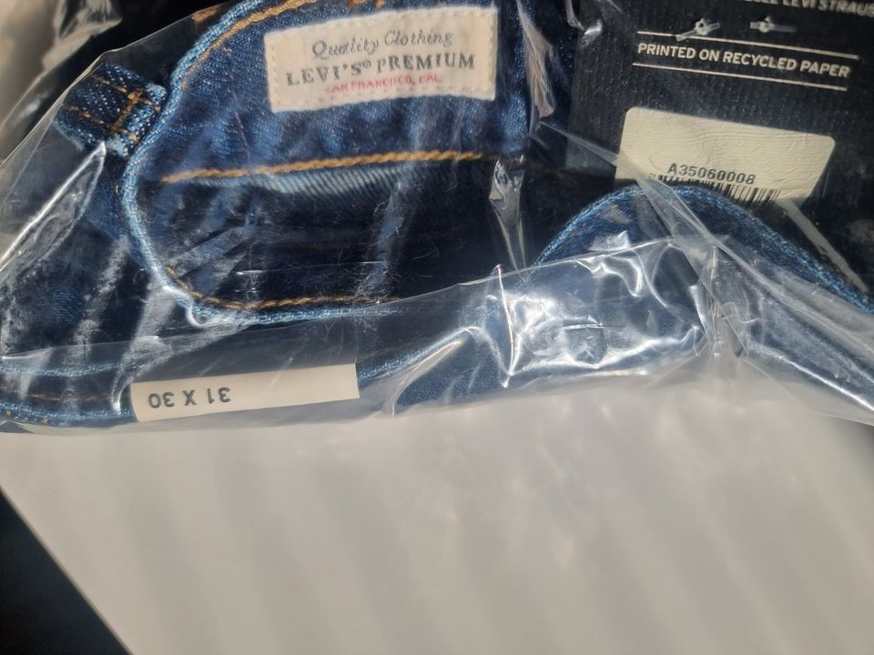 Levi's Damen 80s Mom Jeans, laufende Besorgungen,31W/30L , Gr. M in Duisburg