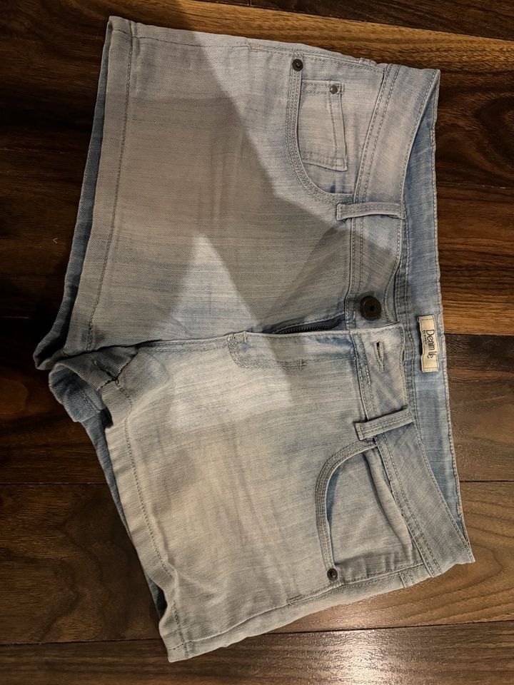 hellblaue Jeansshorts von Pimkie in Größe 40 in Ostercappeln