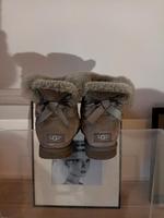 Graue ❤️ UGG AUSTRALIA BAILEY BOOTS STIEFEL LAMMFELL SCHLEIFE 39 Nordrhein-Westfalen - Iserlohn Vorschau