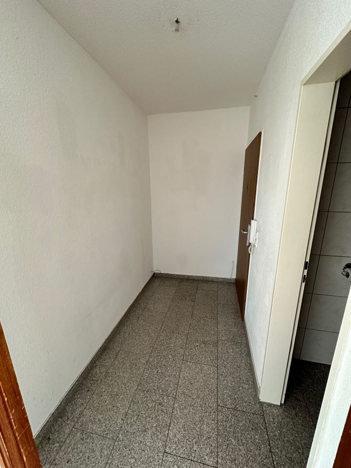 **ANFRAGESTOPP!!** - Großzügige 3- Zimmer-Wohnung mit Balkon und Gäste WC in toller Wohnanlage in Krefeld