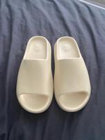 Yeezy Slides Creme/Beige München - Au-Haidhausen Vorschau