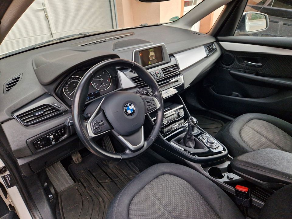BMW 218d Active Tourer *1. Hand*Scheckh.*TÜV*Navi* in Bücken