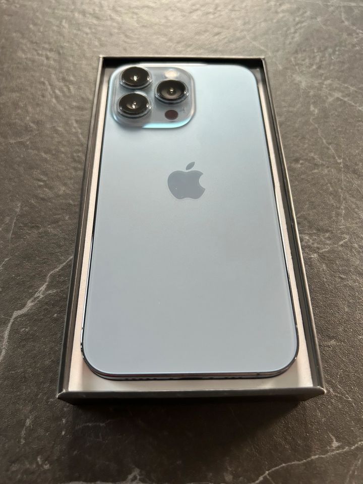 Apple IPhone 13 Pro 256 Gb Farbe blau wie neu! 96% Akku in Nürnberg (Mittelfr)