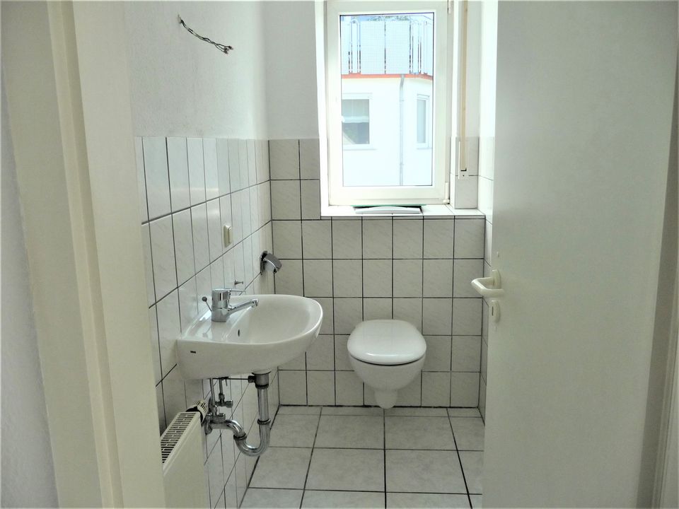 Helle und ruhige 3-Zimmer-Wohnung, Tel.: 0171 8310089 in Niederaula