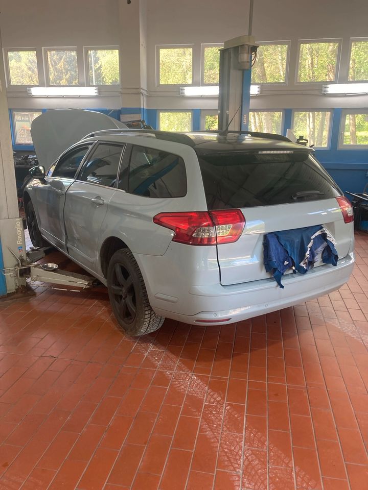 Citroen C5 Schlachtfest 2017 69000 km Exclusive 2.0 BlueHdi in Elgersburg