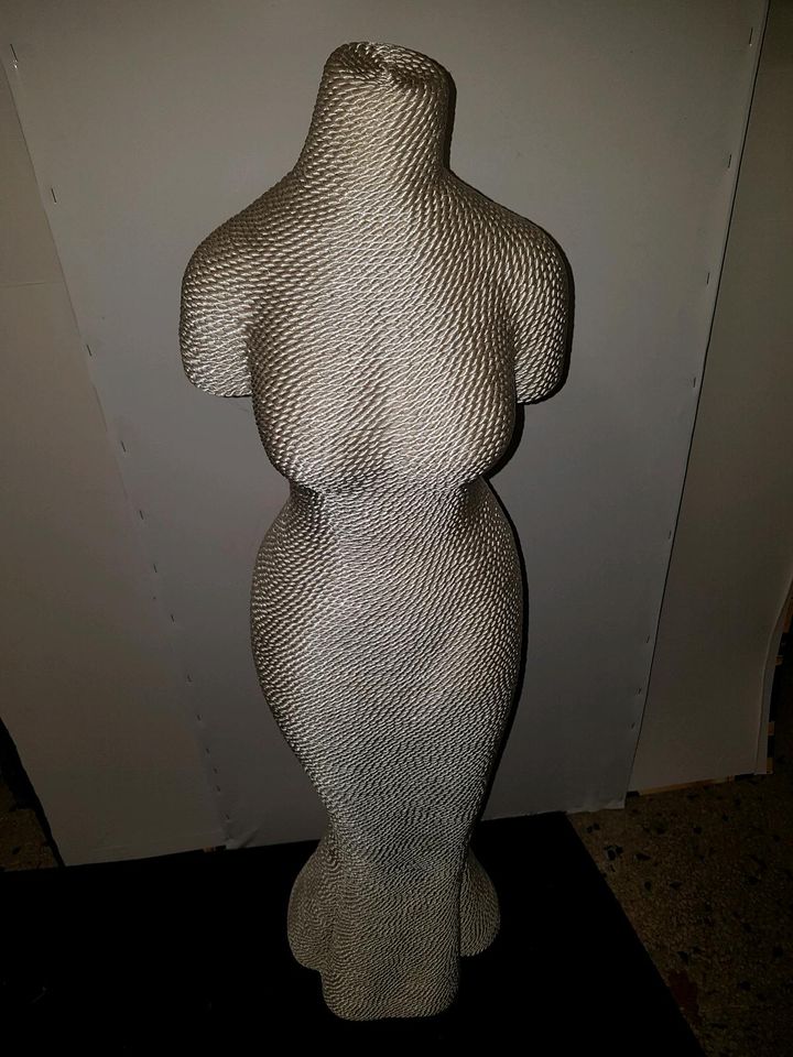 Kleiderpuppe Büste weiblicher Torso Körper Ständer 100x25 Figur in Gelsenkirchen