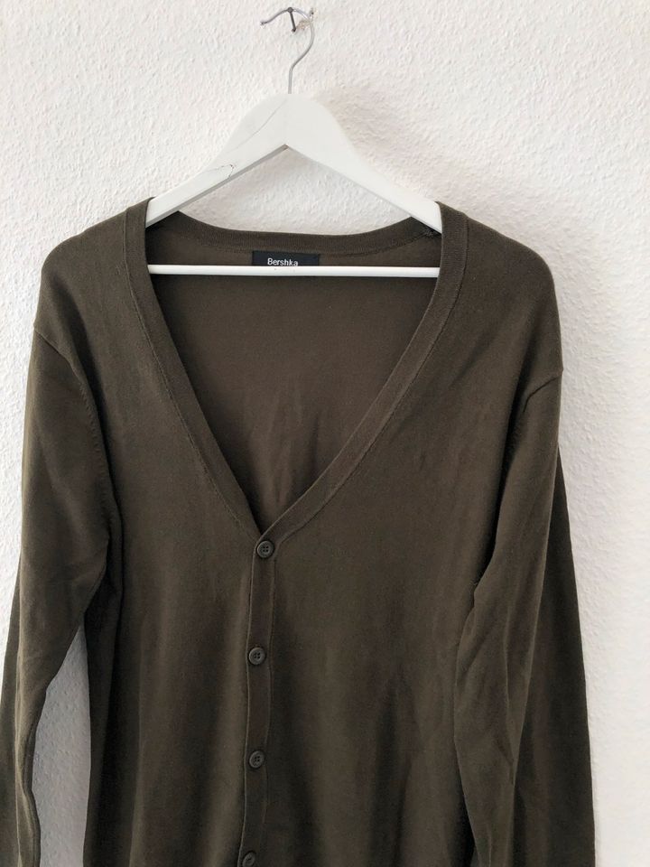 Bershka Zara Pull & Bear Pull and Bear Shirt Pulli Cardigan L in Köln