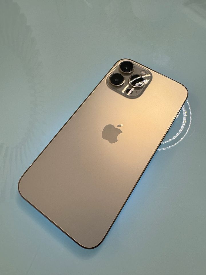 iPhone 13 Pro Max in der Farbe Gold mit 128 GB Speicher in Oberboihingen
