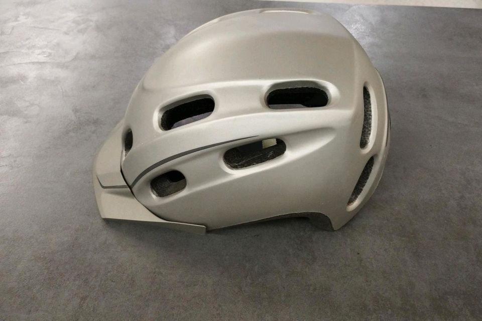 Specialized Helm steet smarta Gr. M 64-60 neu in Gedern