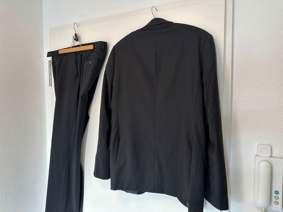 Herrenanzug schwarz C&A Slim Fit Jacket Gr. 94, Hose Gr. 90 in Karlsruhe