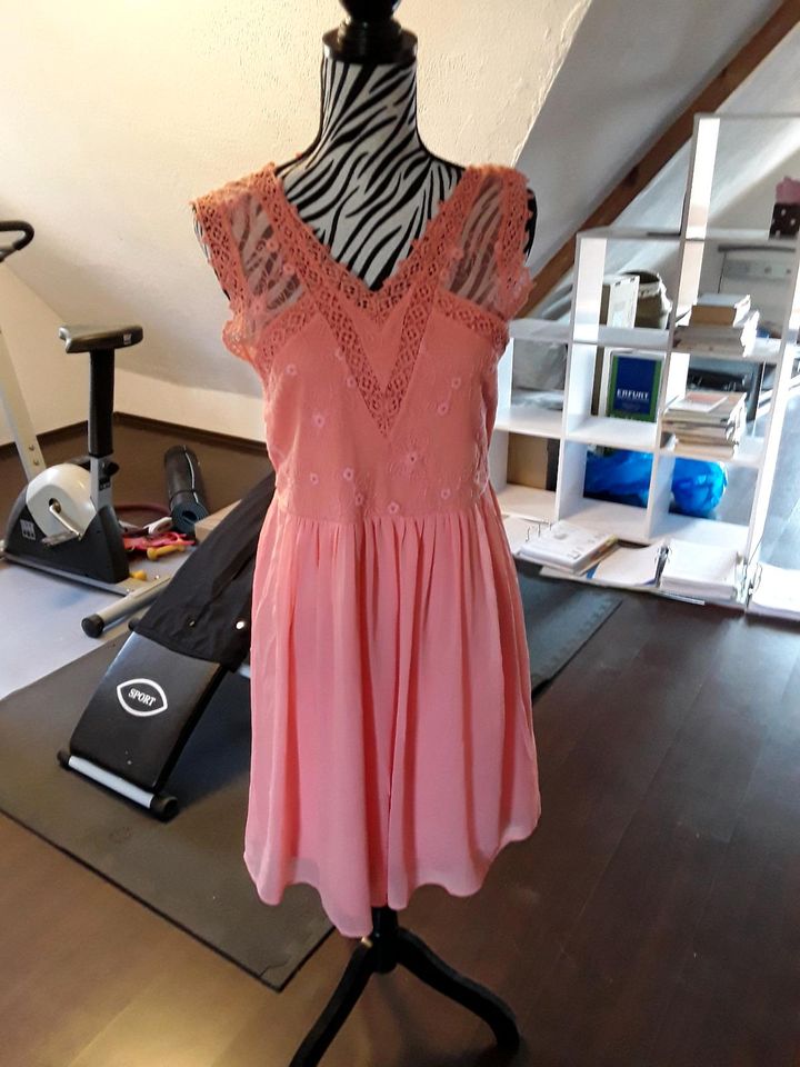 Tolles neues Kleid von Vero Moda in Größe  L in Freisen