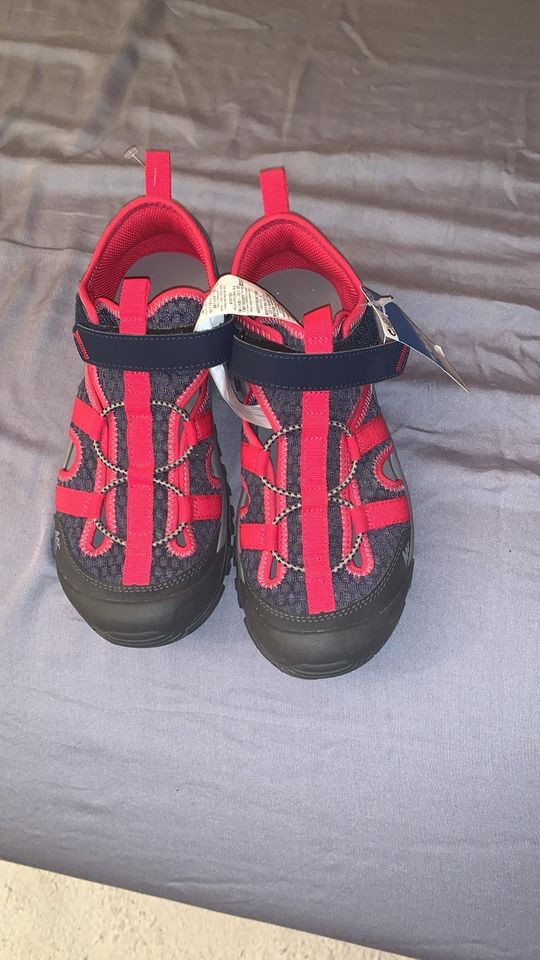 Wanderschuhe Sandalen Quechua rot Gr 36 NEU in Berlin