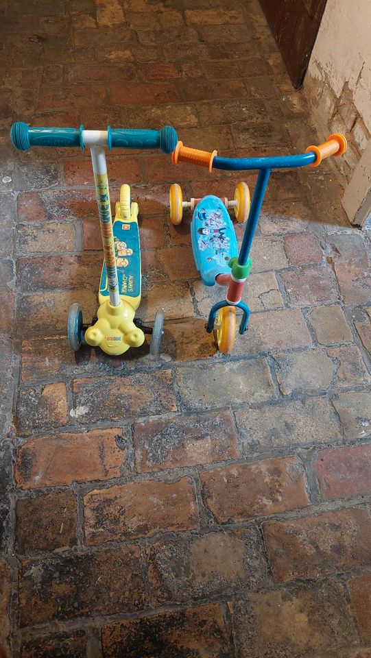 Tretroller Kinderroller Scooter Dreirad Roller Laufrad in Braunschweig