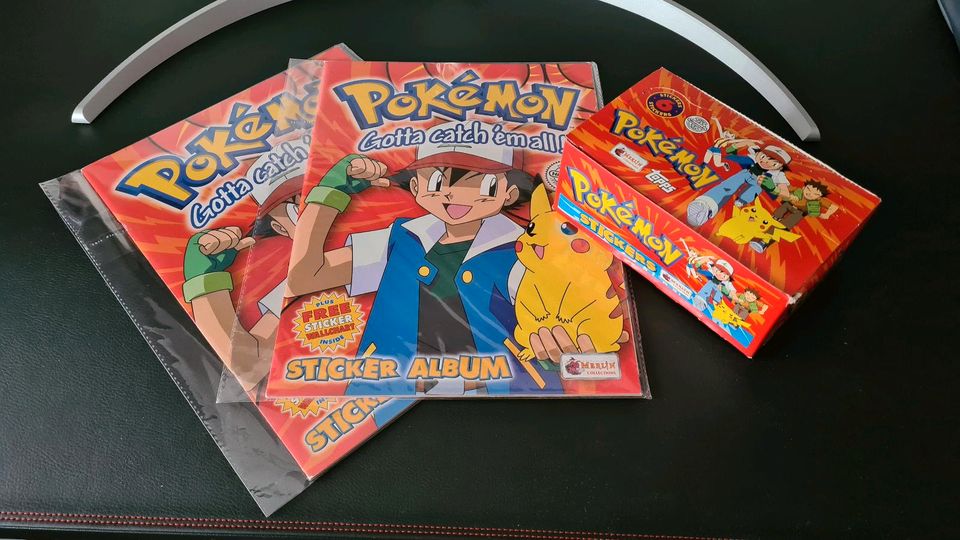 Merlin Topps Pokemon box und leeren Alben in München