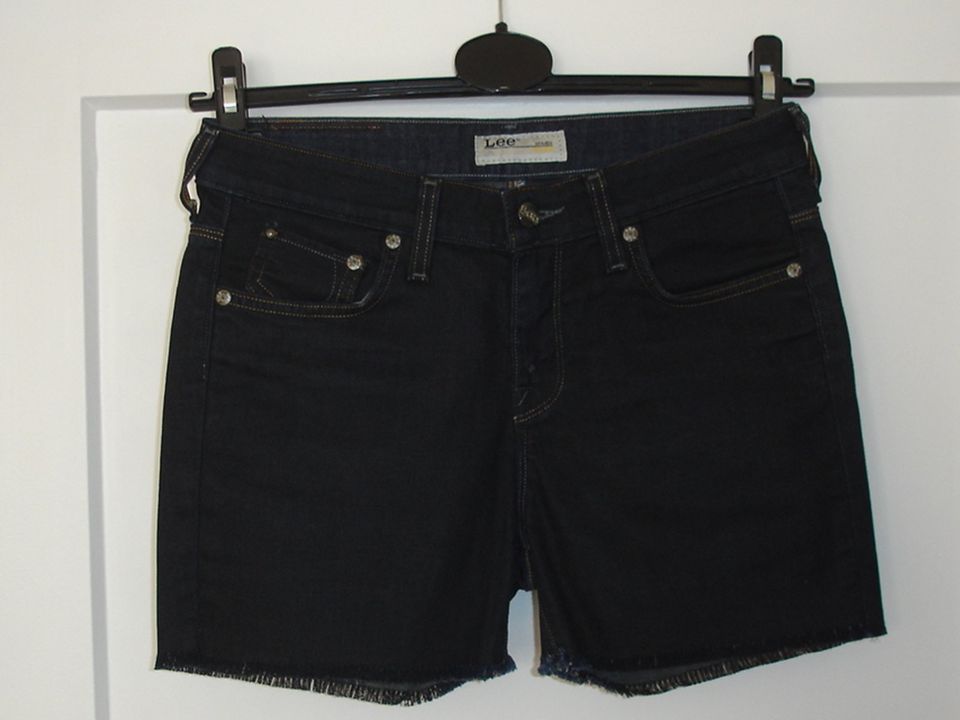 LEE Jeans Shorts Bermudas Hüftjeans Gr. S, 27, 28 schwarz NEUwert in Berlin