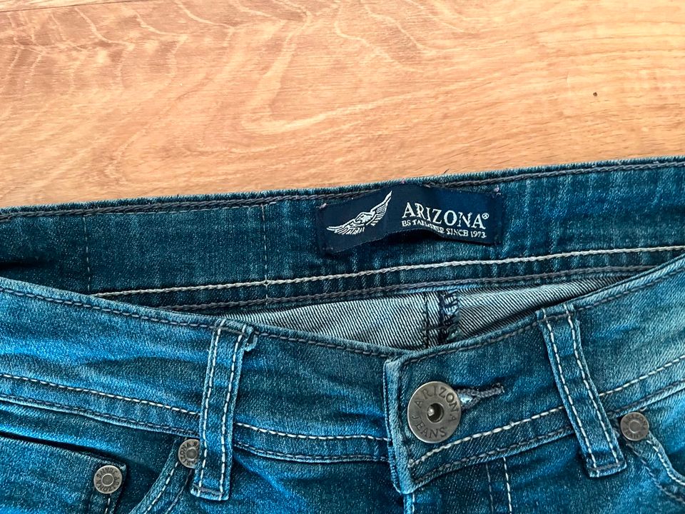 Jeans blau Kurzgröße 17 von Arizona in Schönebeck (Elbe)