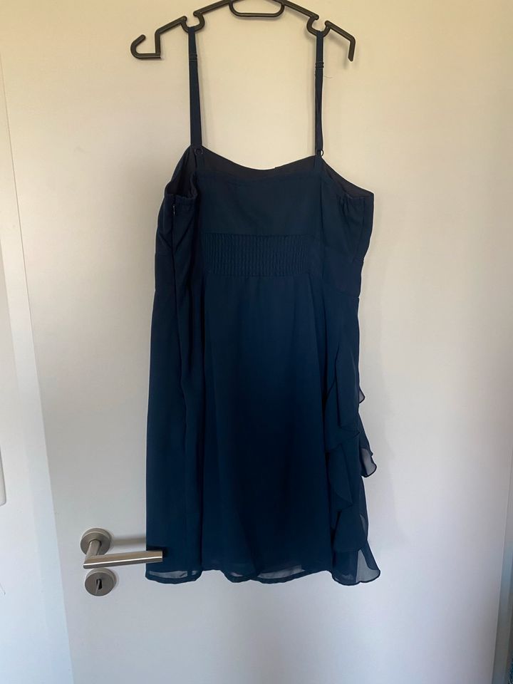 Kurzes Abendkleid - Cocktailkleid Gr. 40 in Wiesmoor