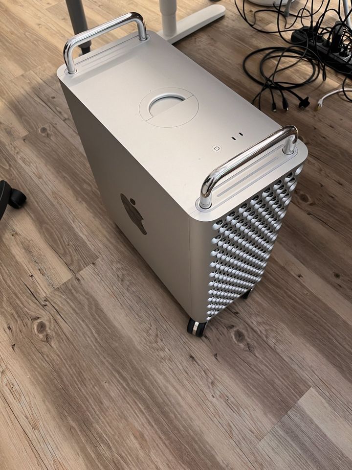 Apple Mac Pro (2019) Xeon 16-Core Dual W5700X 96 GB RAM 2 GB SSD in Idstein