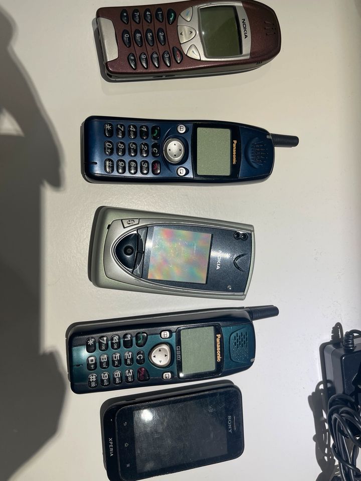 5 Handys „Sammlung“ in Düren