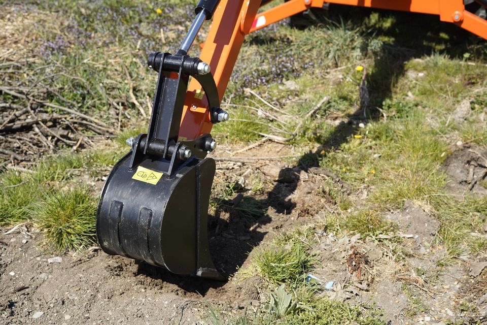 DIGGER BA 13 Heckbagger /Anbaubagger für Traktor inkl. Schaufel in Schmallenberg