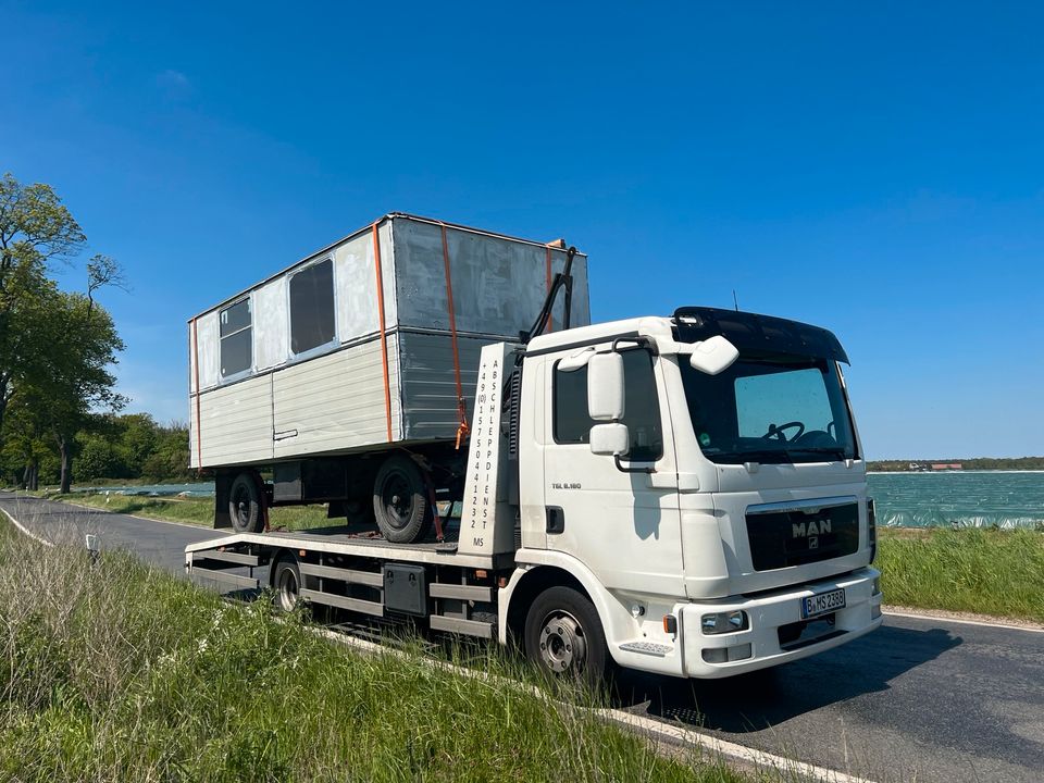 Bauwagen Wohnwagen Wohnmobil Transport in Berlin