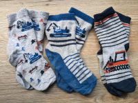 Socken Sneaker Winter Sommer Kniestrümpfe Baustelle 98 104 23 26 Sachsen - Weißwasser Vorschau