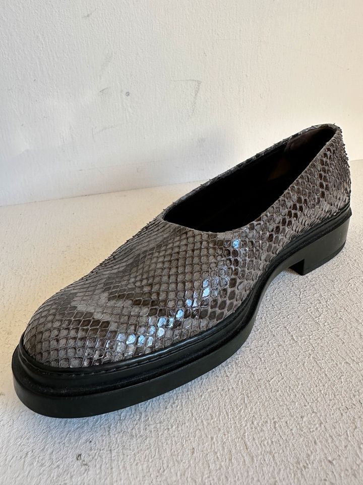 Neuwertig Tod‘s Schuhe Leder Grau Gr 38 Np 650,- in Coburg
