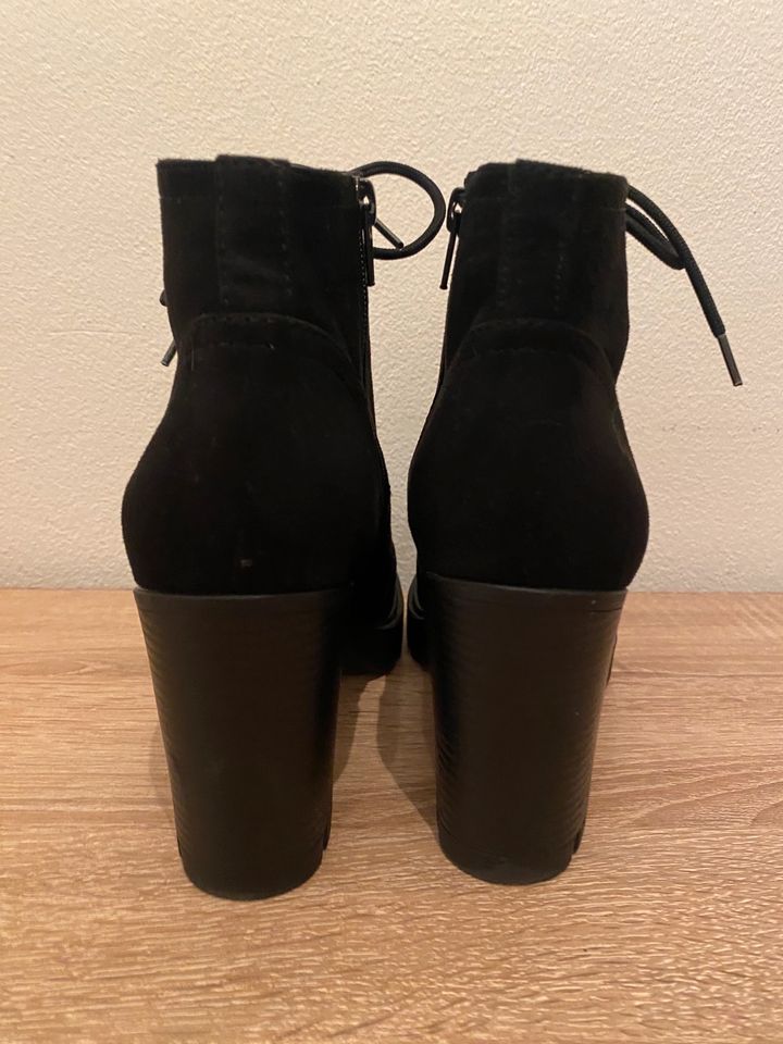 Damen Schuhe Stiefeletten schwarz wie NEU Gr.38 Boots Textil in Fürstenzell