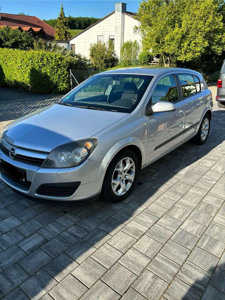 Opel Astra in Kumhausen