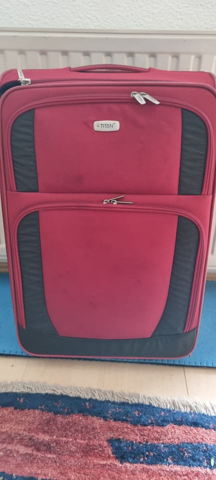 Koffer Textil rot mit 2 Rollen in Aachen
