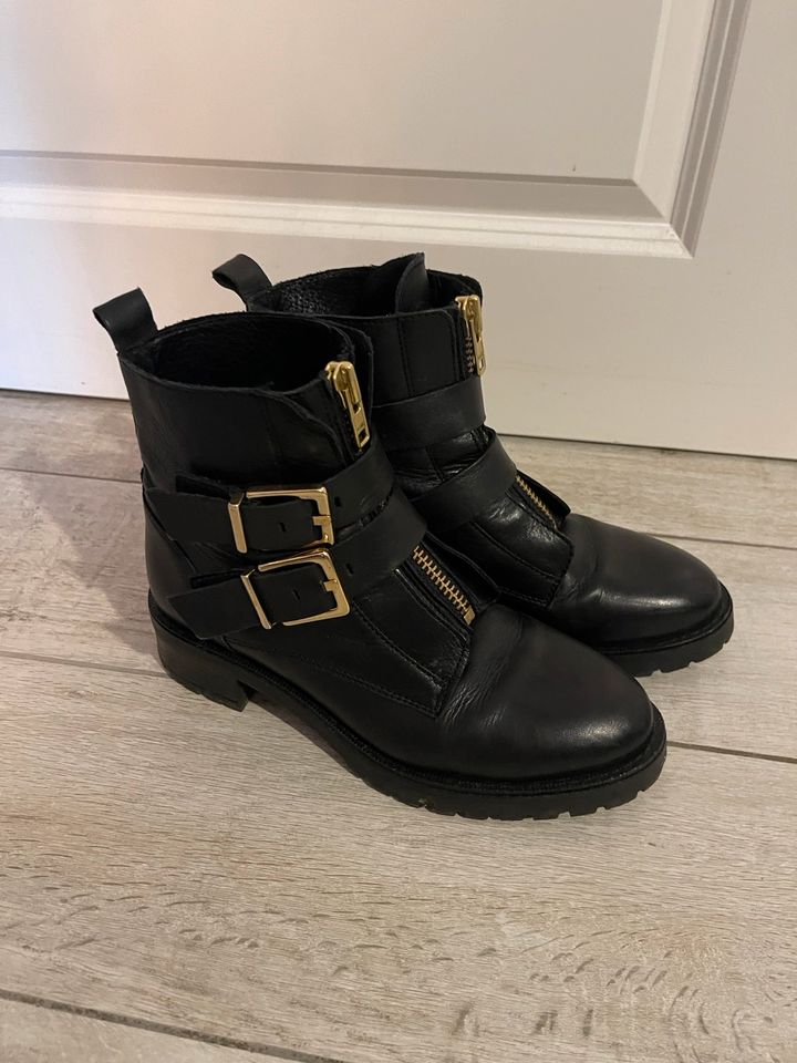 Leder Boots Stiefel schwarz gold Stiefelette in Nordrhein-Westfalen -  Greven | eBay Kleinanzeigen ist jetzt Kleinanzeigen