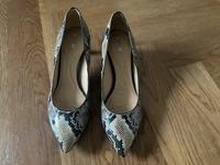 Geox Pumps Leder Schlangen Look Neupreis 149 Gr 39 München - Bogenhausen Vorschau
