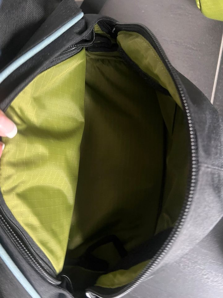 Crumbler Rucksack Laptop und fotozubehör in Walluf