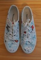 Schuhe mit Blumen- & Schmertterlingsmuster Brandenburg - Milower Land Vorschau