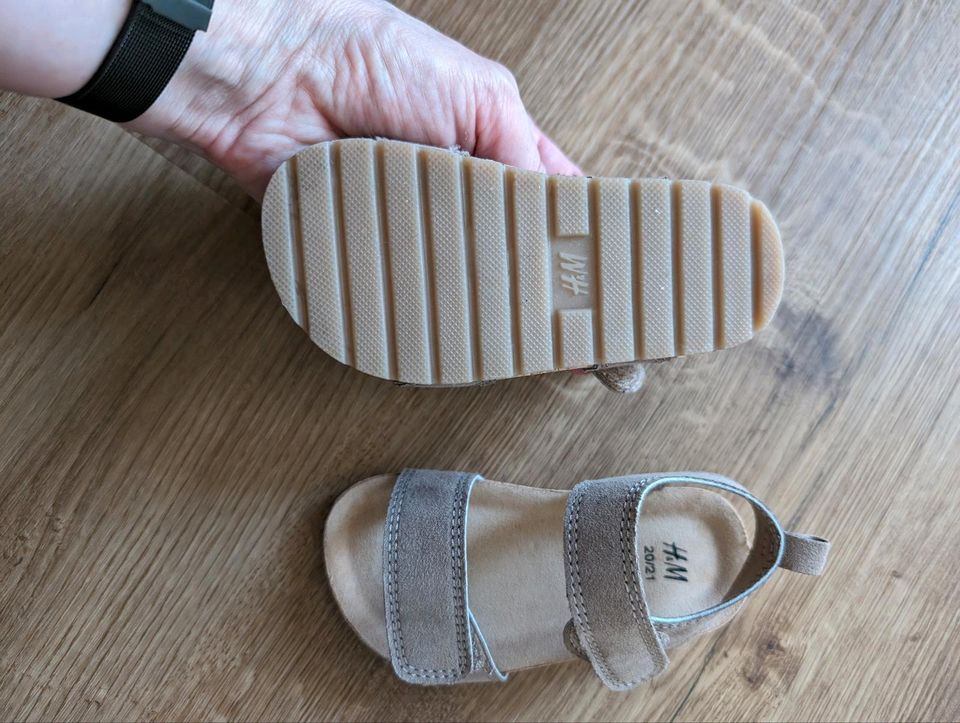 Sandalen Braun 20/21 H&M Klettverschluss Mädchen in Lutherstadt Wittenberg