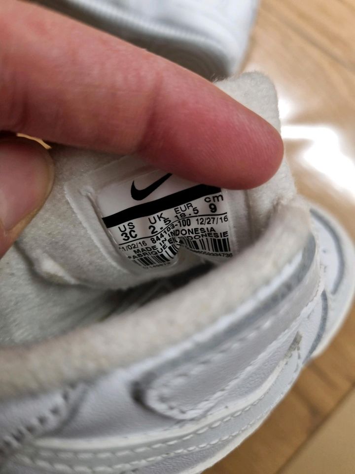 Wie NEU: Schuhe Nike Gr. 18,5 (9 cm) in Tamm