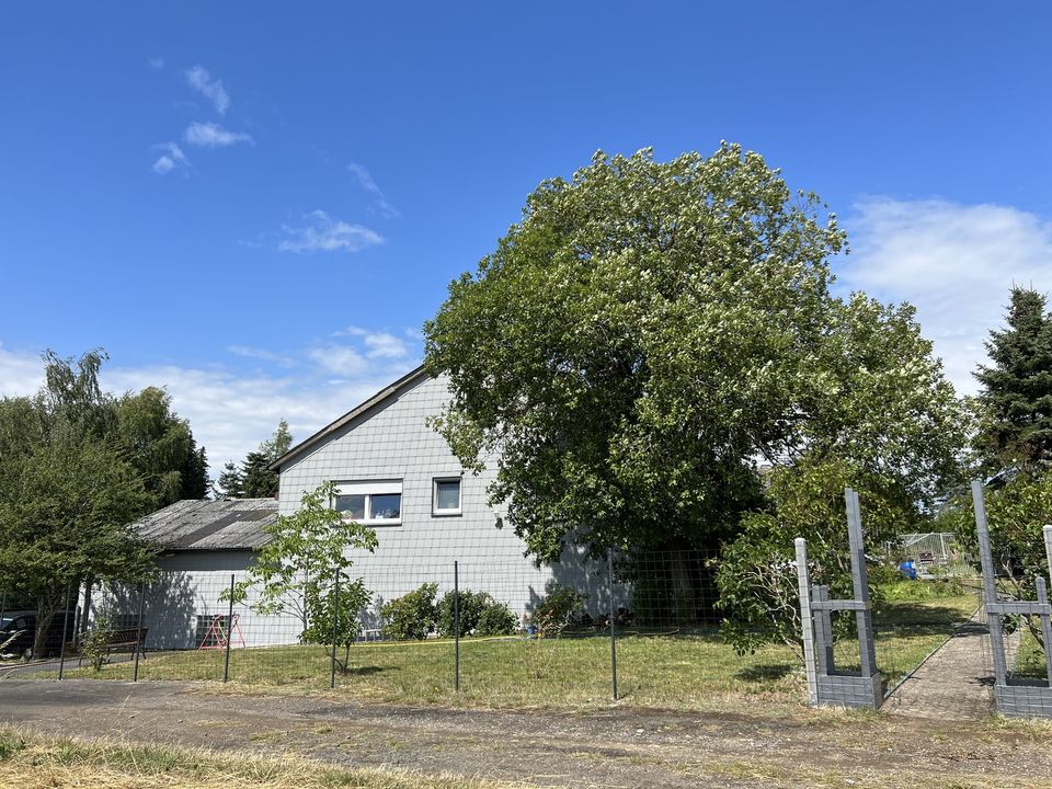 Großes Anwesen mit Hallen u. Lagerräumen(600m2) Nähe Nürburgring in Mannebach (Eifel)