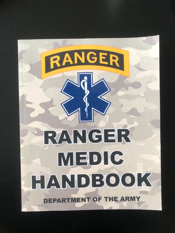 US Army Ranger Medic Handbook TCCC/TECC in Hamburg
